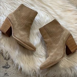 CHINESE LAUNDRY SUEDE BOOTIES